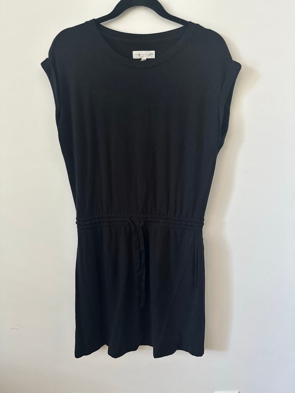 Lou & Grey Drawstring Waist Dress Women's Medium Black Cinched Waist Cap Sleeves